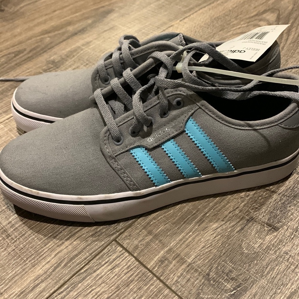 Adidas size Big Kid 5 Seeley J shoes NWT